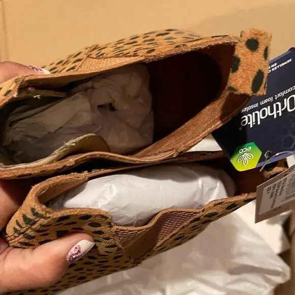 TOMS Kelsey Ankle Boot - Color: Brown Sugar Tiny Cheetah Printed Suede - NWT 9 - Picture 5 of 7